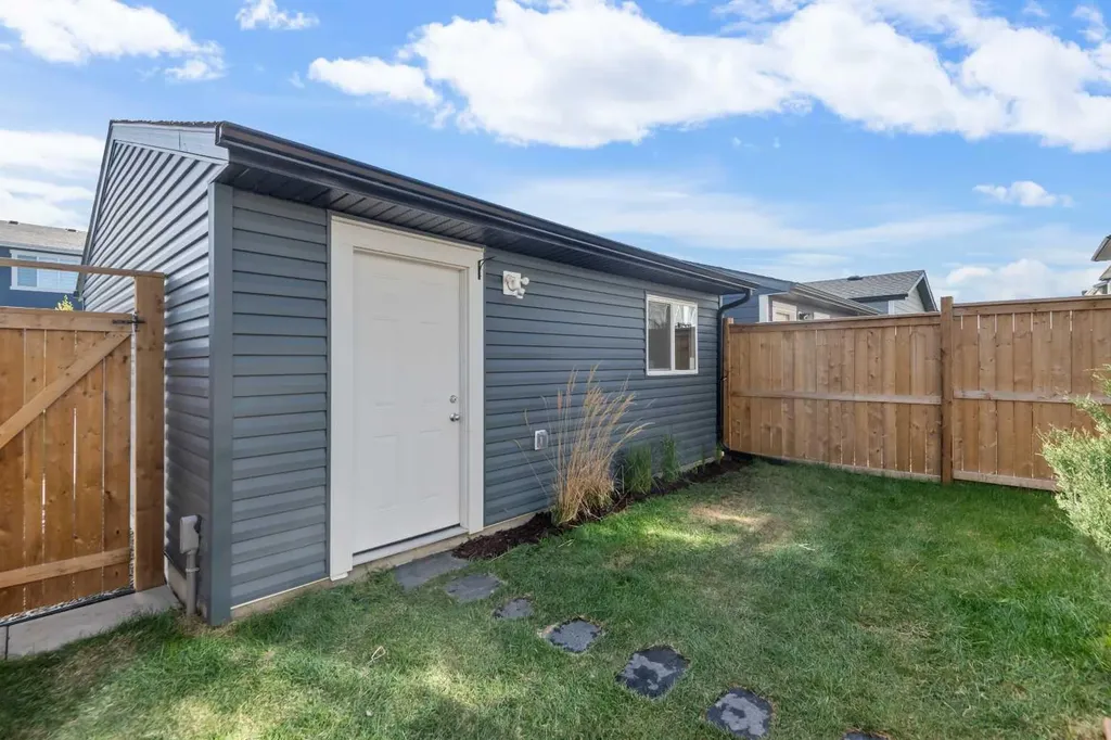 395 Magnolia Drive SE Calgary AB T3M 3M4