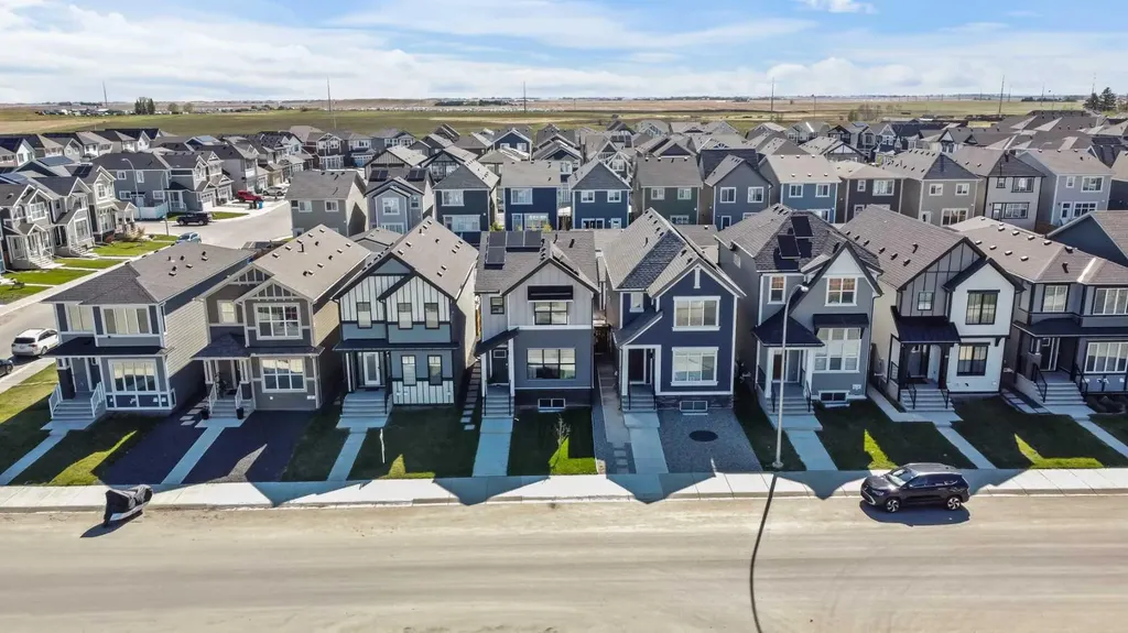 395 Magnolia Drive SE Calgary AB T3M 3M4