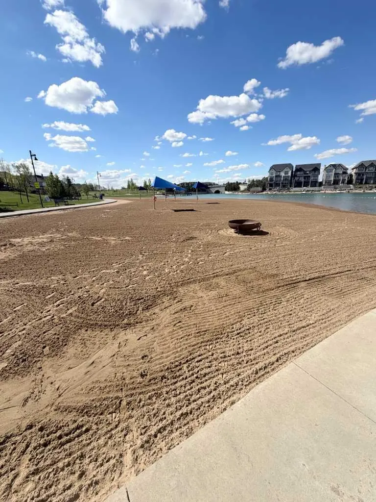 395 Magnolia Drive SE Calgary AB T3M 3M4