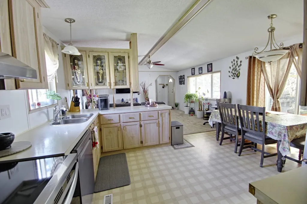 2910 20 Street S Lethbridge AB T1K 6S8