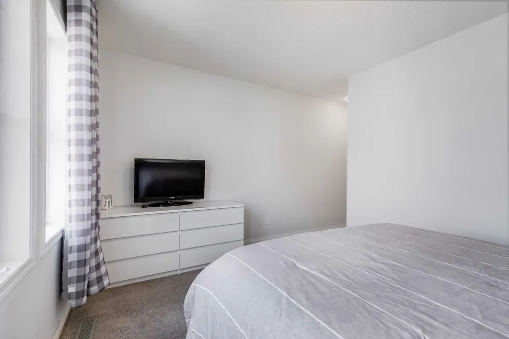 304 Windrow Crescent SW Airdrie AB T4B 4K2