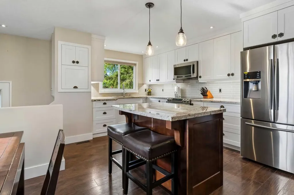 6751 34 Avenue NE Calgary AB T1Y4M1