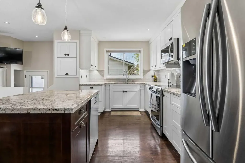 6751 34 Avenue NE Calgary AB T1Y4M1