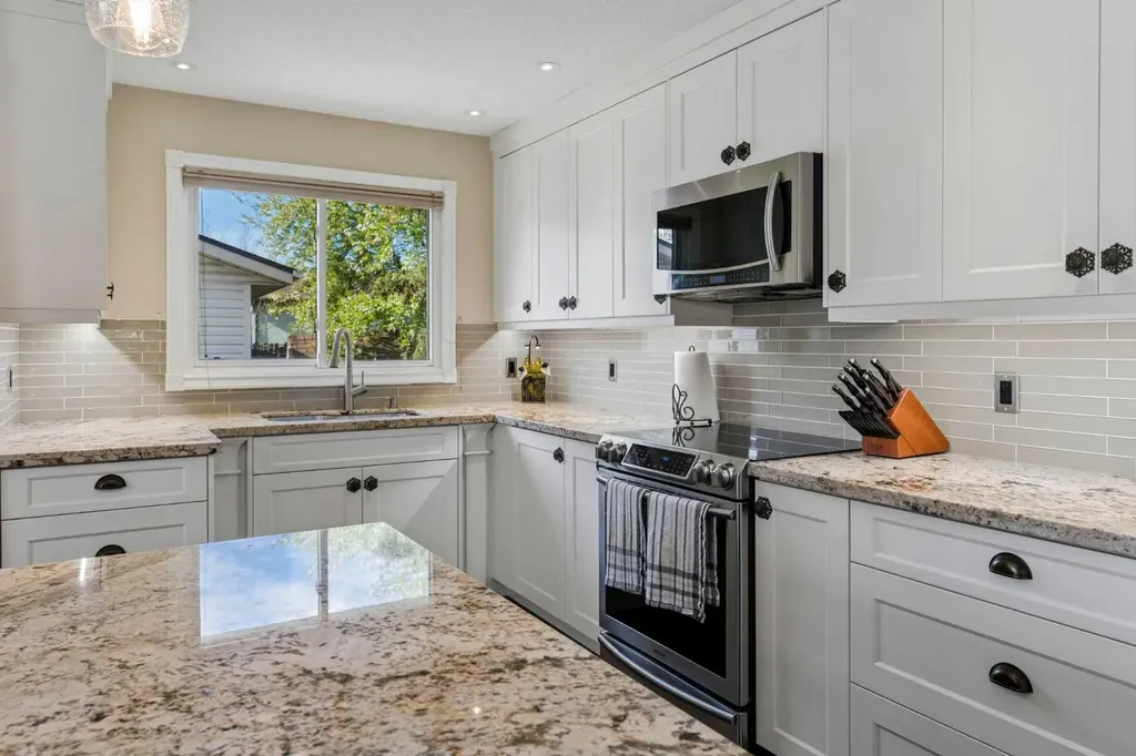 6751 34 Avenue NE Calgary AB T1Y4M1