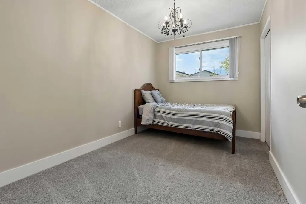 6751 34 Avenue NE Calgary AB T1Y4M1