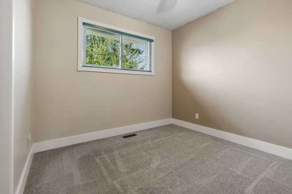6751 34 Avenue NE Calgary AB T1Y4M1