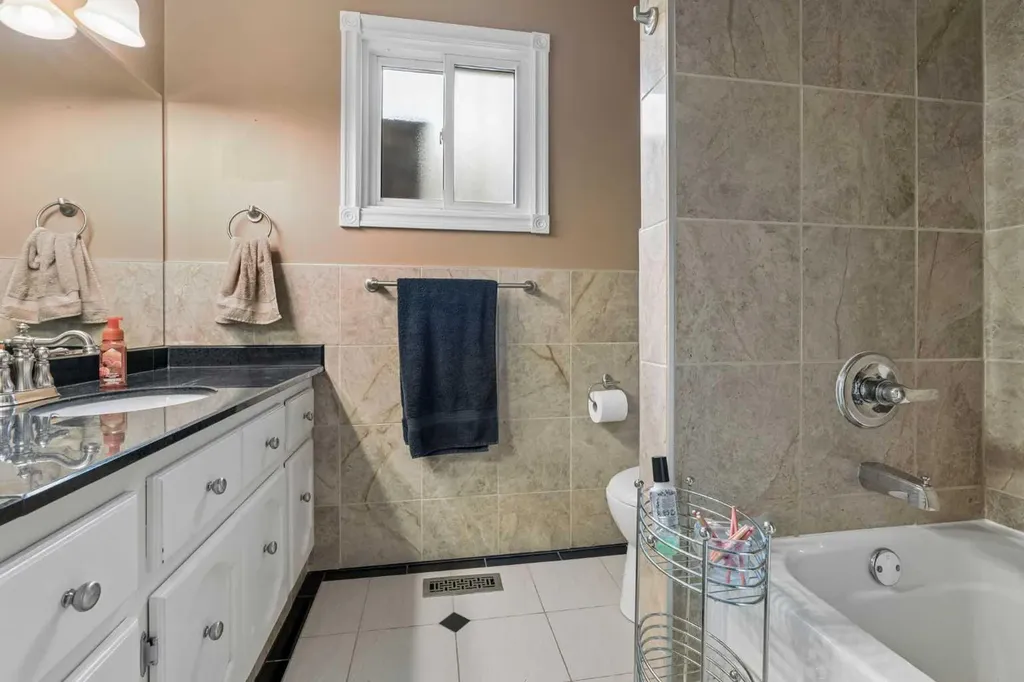 6751 34 Avenue NE Calgary AB T1Y4M1