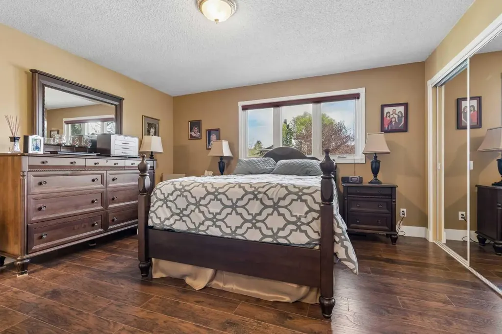 6751 34 Avenue NE Calgary AB T1Y4M1