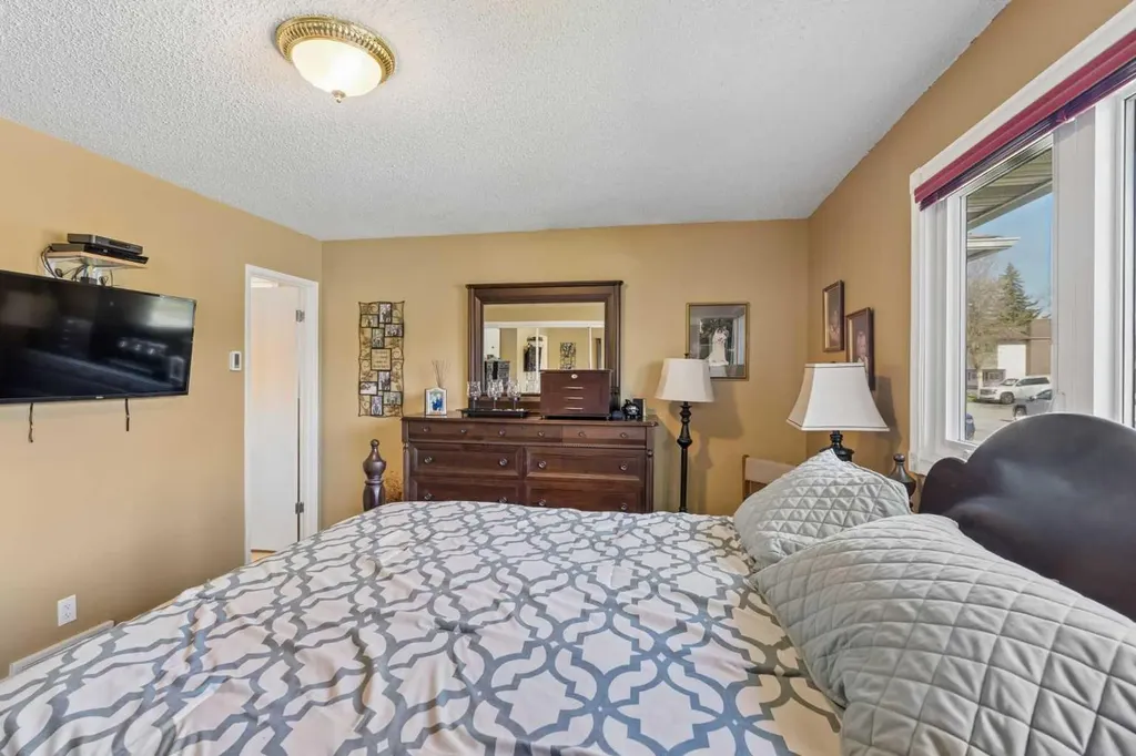 6751 34 Avenue NE Calgary AB T1Y4M1