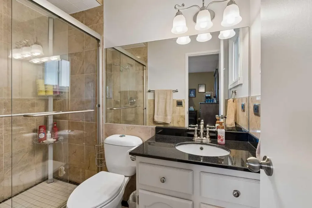 6751 34 Avenue NE Calgary AB T1Y4M1