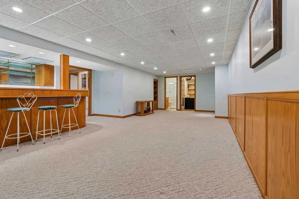 6751 34 Avenue NE Calgary AB T1Y4M1