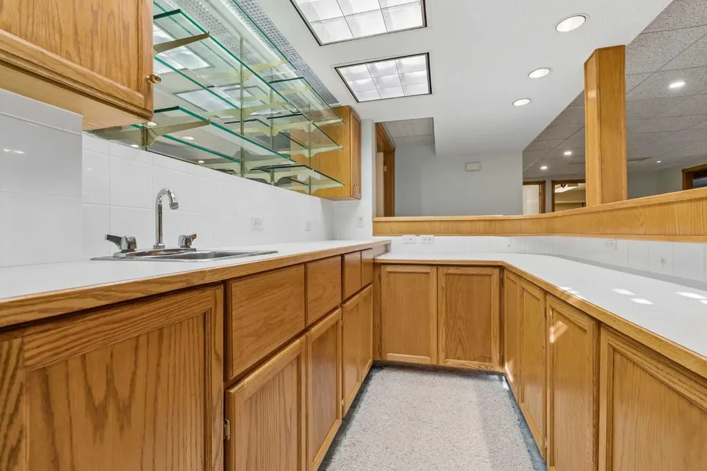 6751 34 Avenue NE Calgary AB T1Y4M1