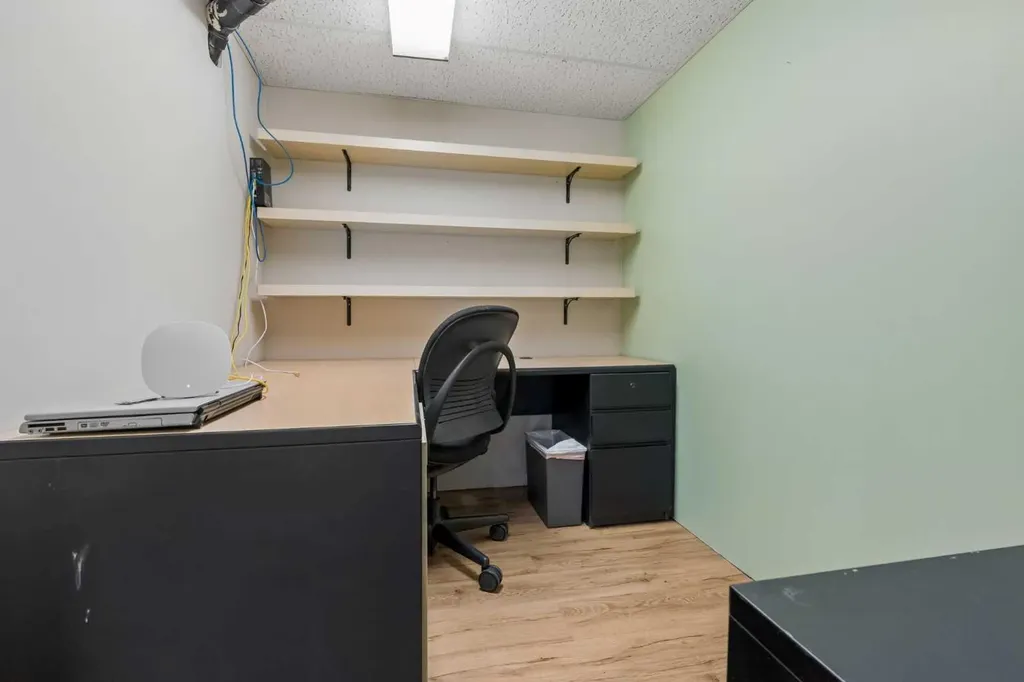 6751 34 Avenue NE Calgary AB T1Y4M1