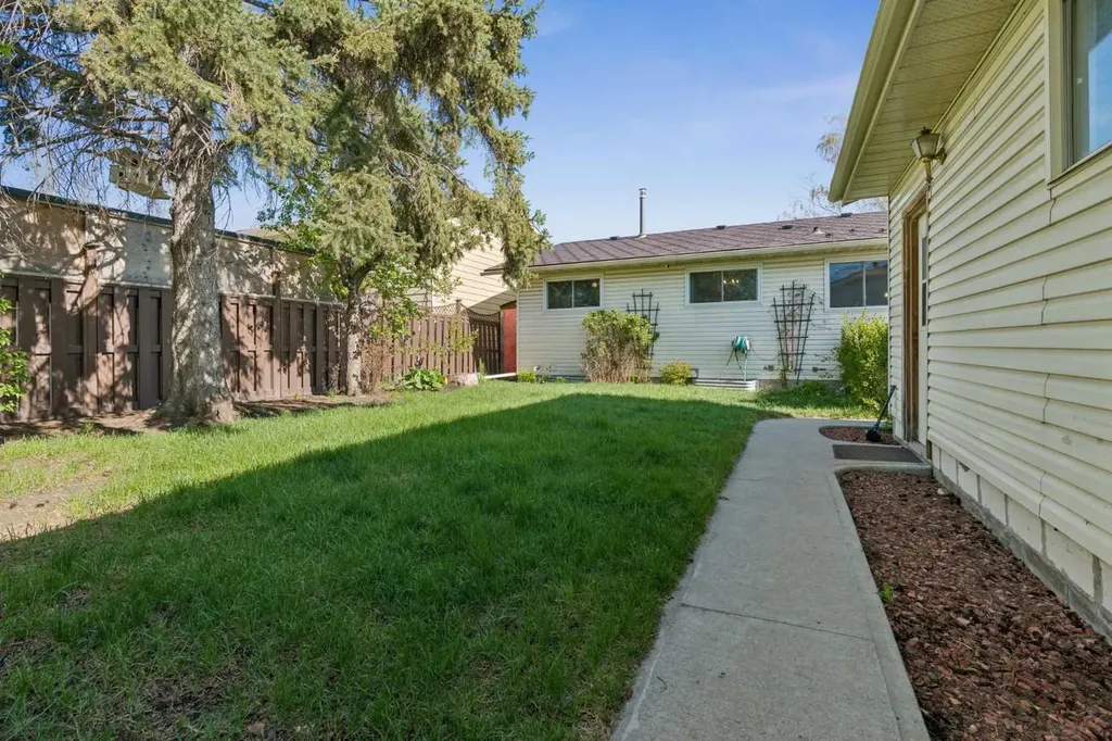 6751 34 Avenue NE Calgary AB T1Y4M1