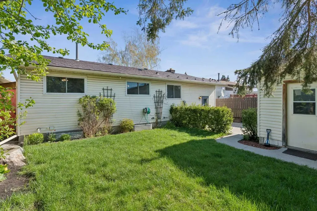 6751 34 Avenue NE Calgary AB T1Y4M1