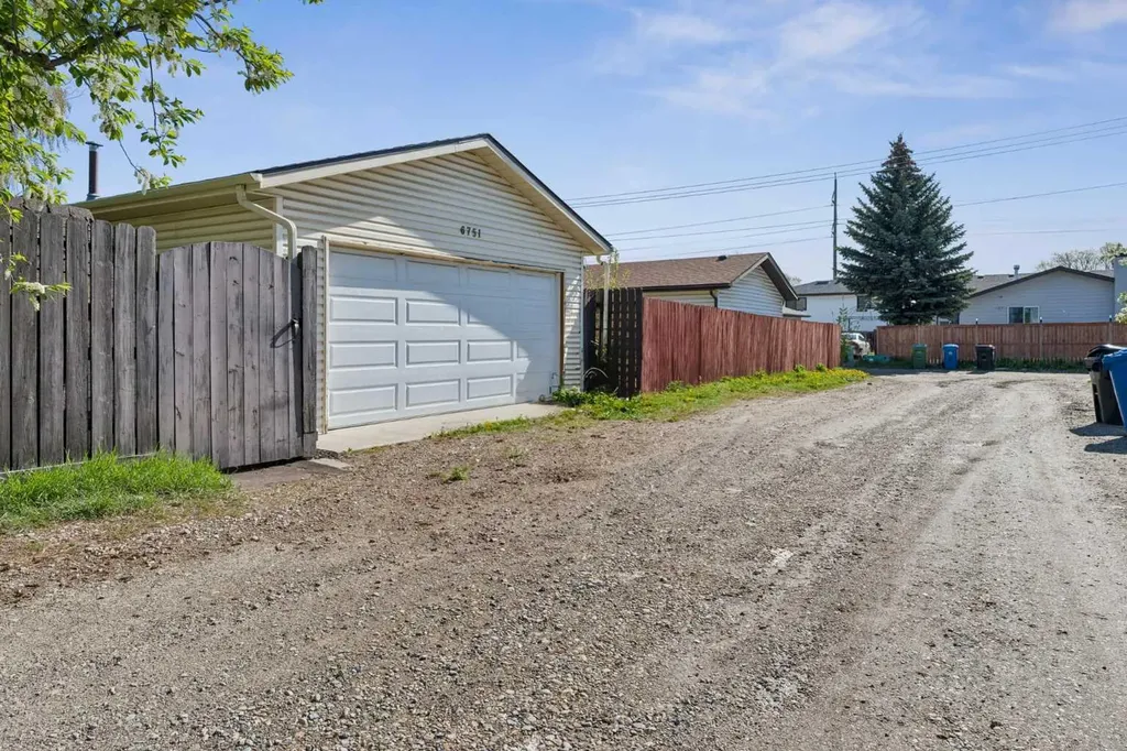 6751 34 Avenue NE Calgary AB T1Y4M1