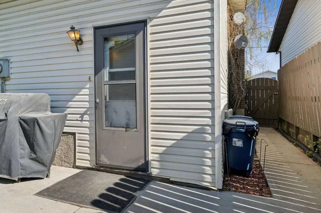 6751 34 Avenue NE Calgary AB T1Y4M1