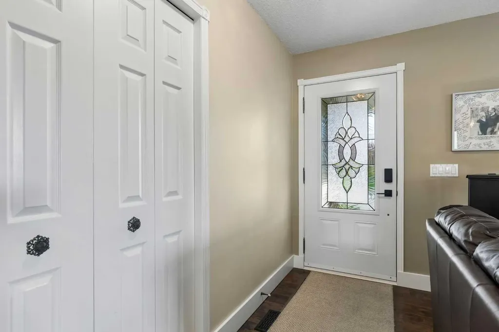 6751 34 Avenue NE Calgary AB T1Y4M1