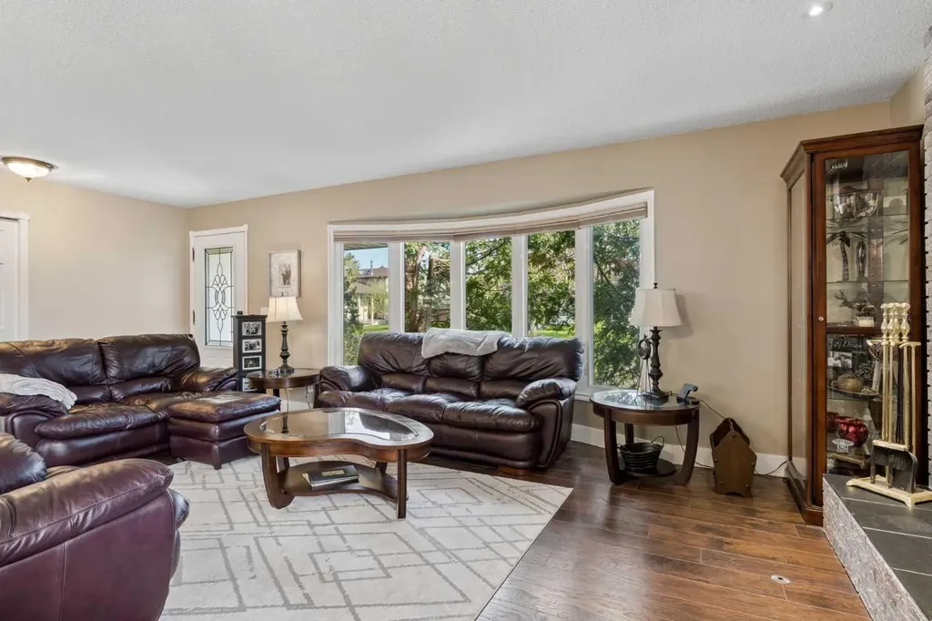 6751 34 Avenue NE Calgary AB T1Y4M1