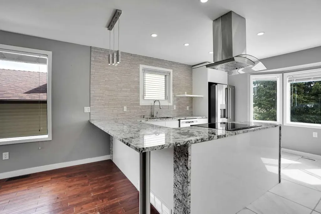 127 Woodstock Road SW Calgary AB T2W5W3