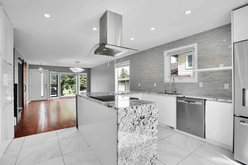 127 Woodstock Road SW Calgary AB T2W5W3