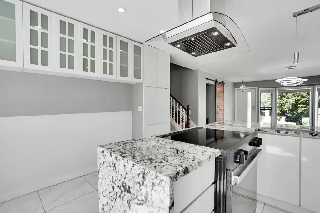 127 Woodstock Road SW Calgary AB T2W5W3