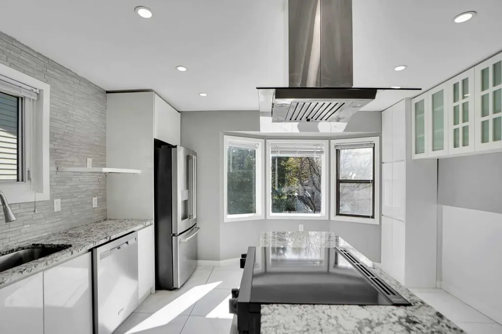 127 Woodstock Road SW Calgary AB T2W5W3
