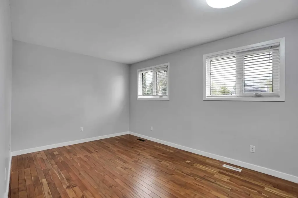 127 Woodstock Road SW Calgary AB T2W5W3