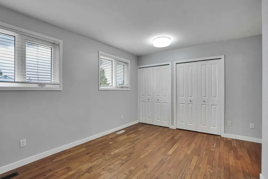 127 Woodstock Road SW Calgary AB T2W5W3