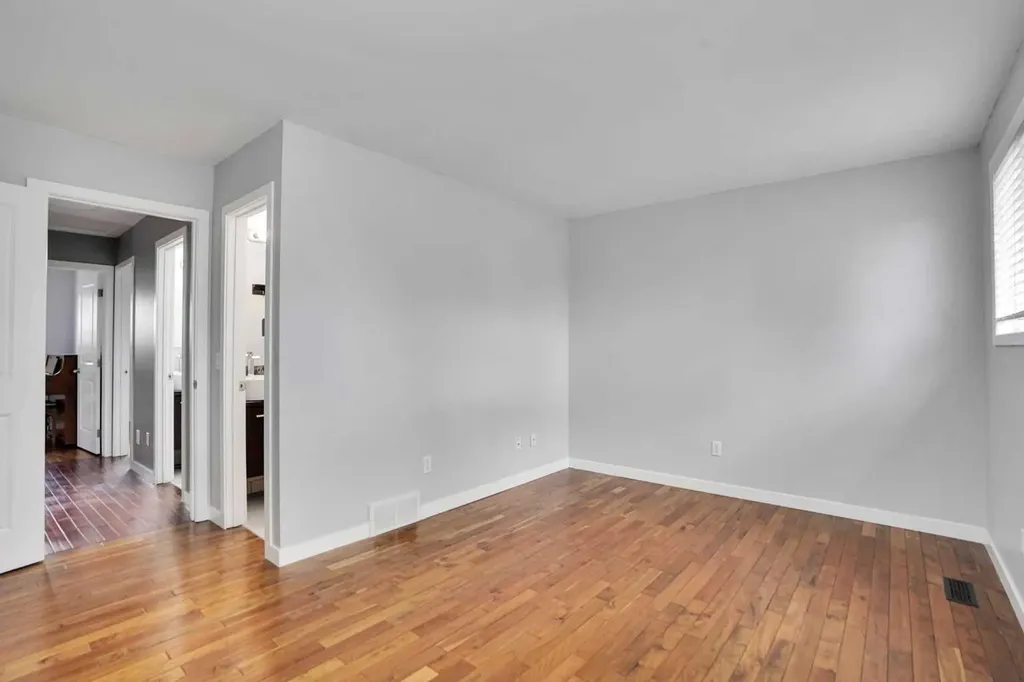 127 Woodstock Road SW Calgary AB T2W5W3