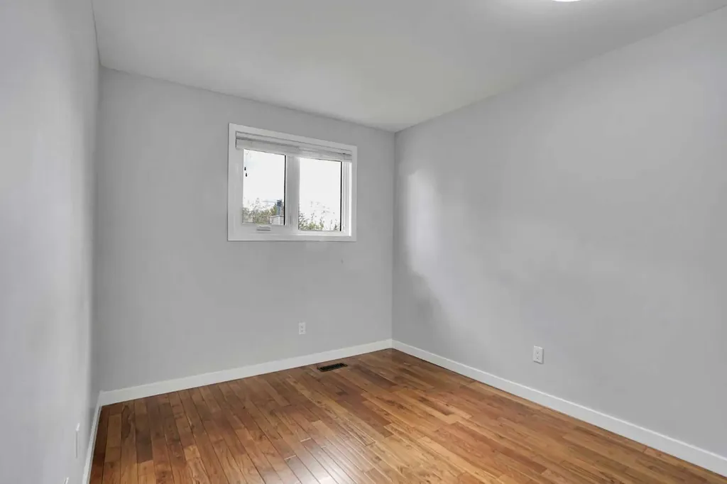 127 Woodstock Road SW Calgary AB T2W5W3