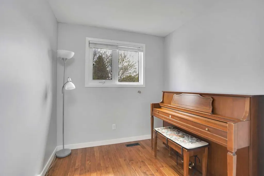 127 Woodstock Road SW Calgary AB T2W5W3