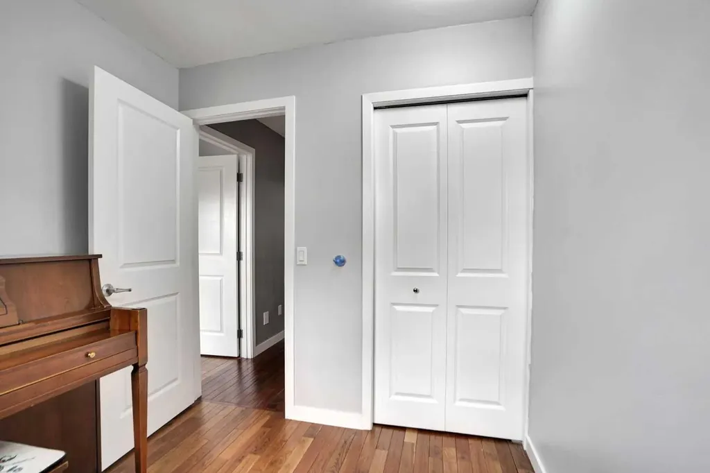 127 Woodstock Road SW Calgary AB T2W5W3