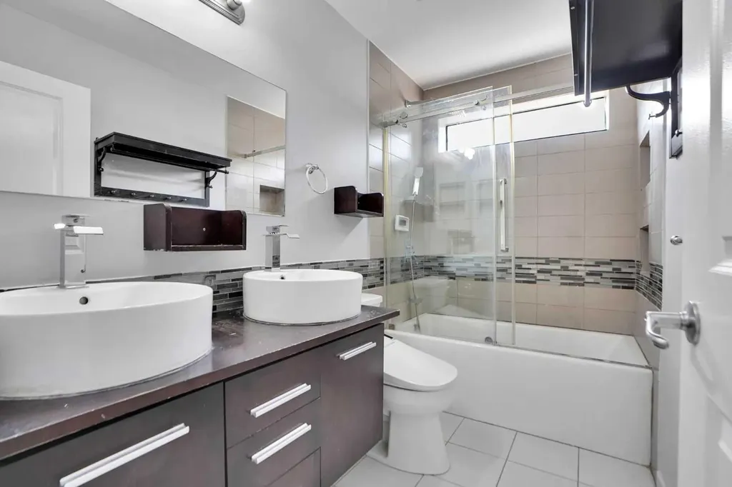 127 Woodstock Road SW Calgary AB T2W5W3
