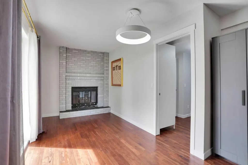 127 Woodstock Road SW Calgary AB T2W5W3