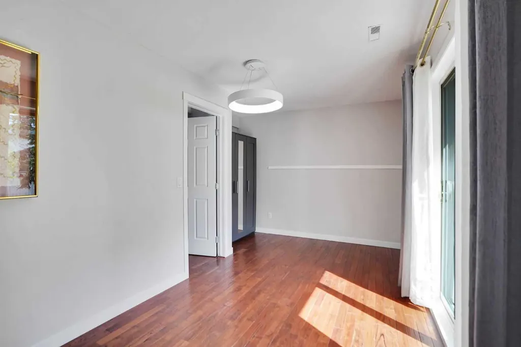 127 Woodstock Road SW Calgary AB T2W5W3