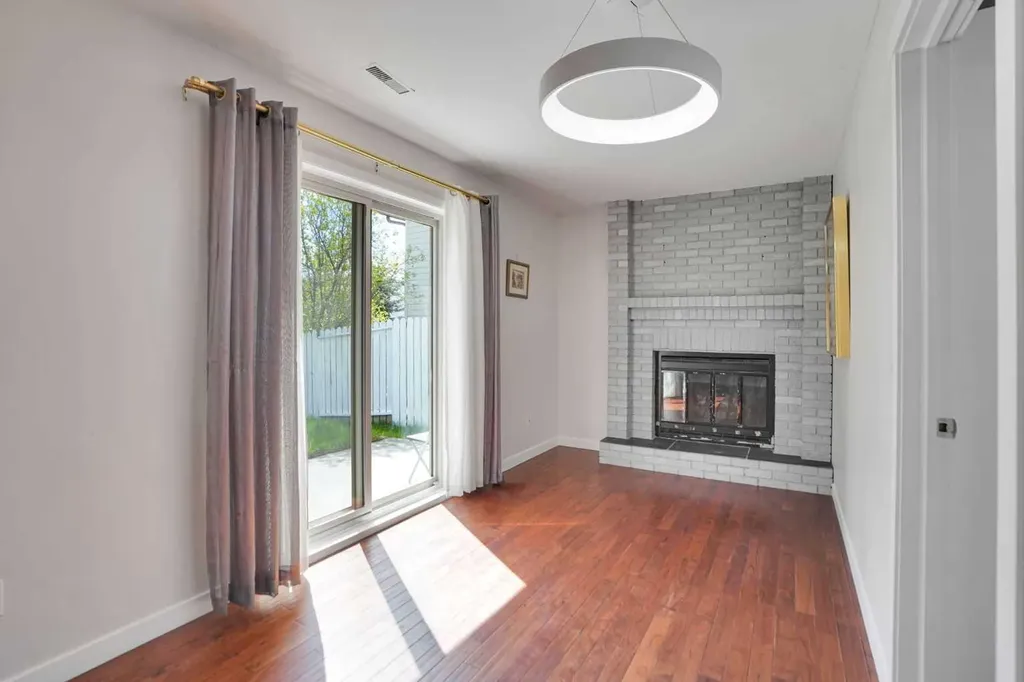 127 Woodstock Road SW Calgary AB T2W5W3