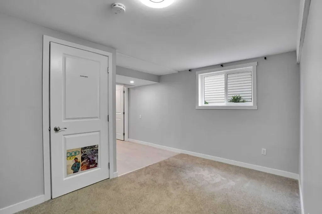 127 Woodstock Road SW Calgary AB T2W5W3