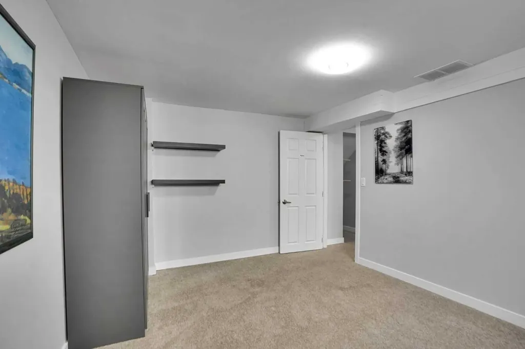 127 Woodstock Road SW Calgary AB T2W5W3