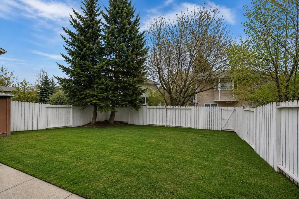 127 Woodstock Road SW Calgary AB T2W5W3