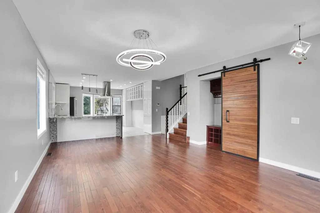 127 Woodstock Road SW Calgary AB T2W5W3