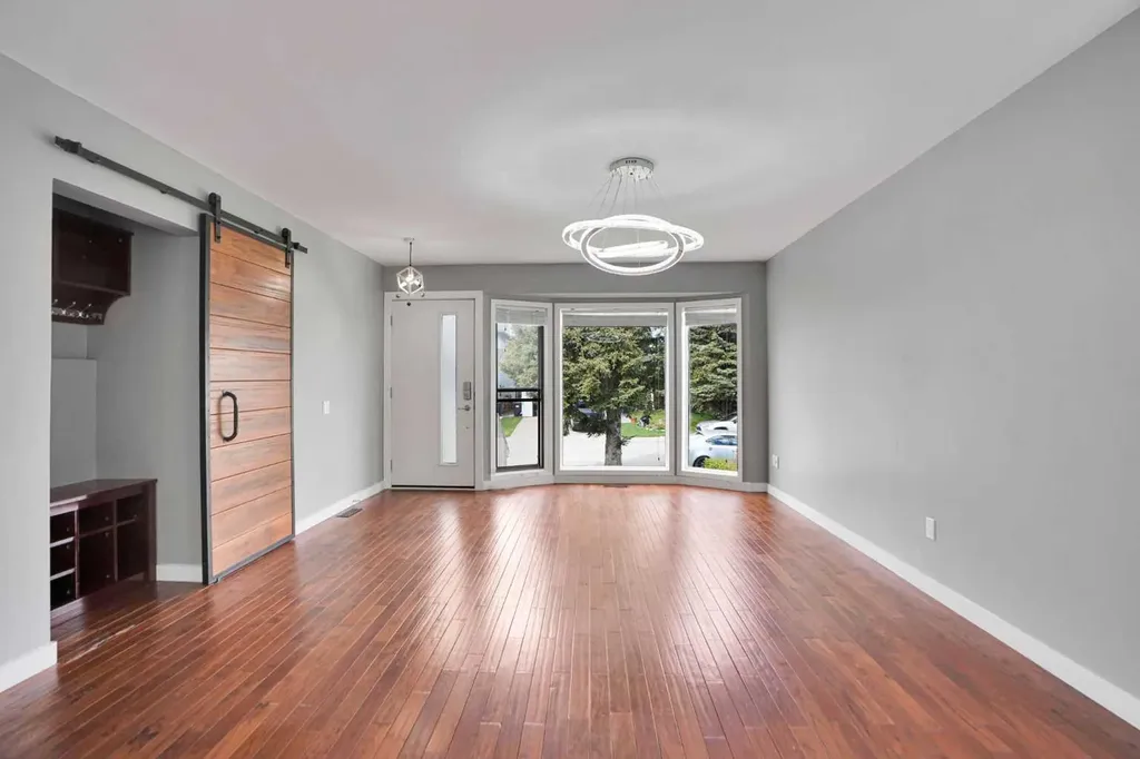 127 Woodstock Road SW Calgary AB T2W5W3