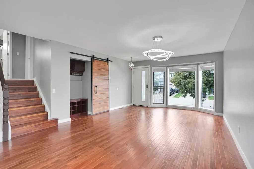 127 Woodstock Road SW Calgary AB T2W5W3