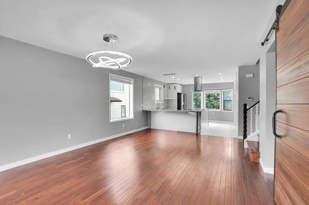 127 Woodstock Road SW Calgary AB T2W5W3