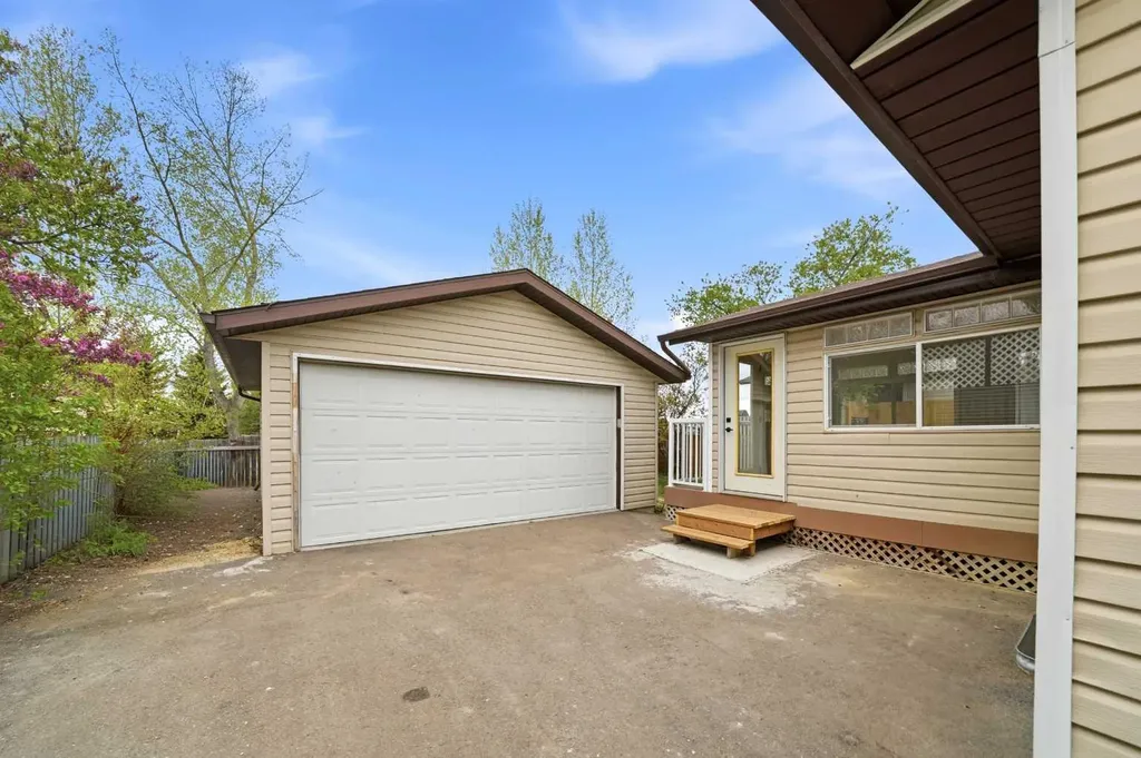 105 Cunningham Crescent Red Deer AB T4P 2S2
