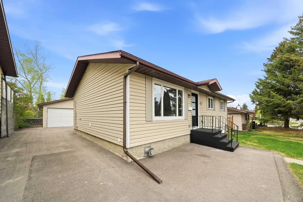 105 Cunningham Crescent Red Deer AB T4P 2S2
