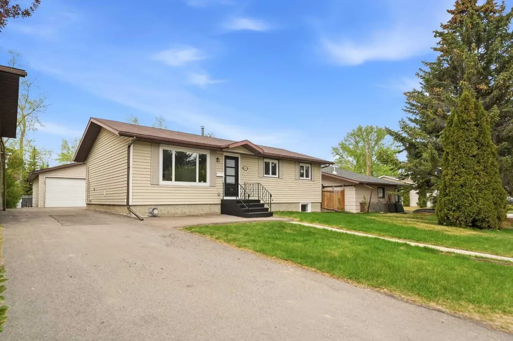 105 Cunningham Crescent Red Deer AB T4P 2S2