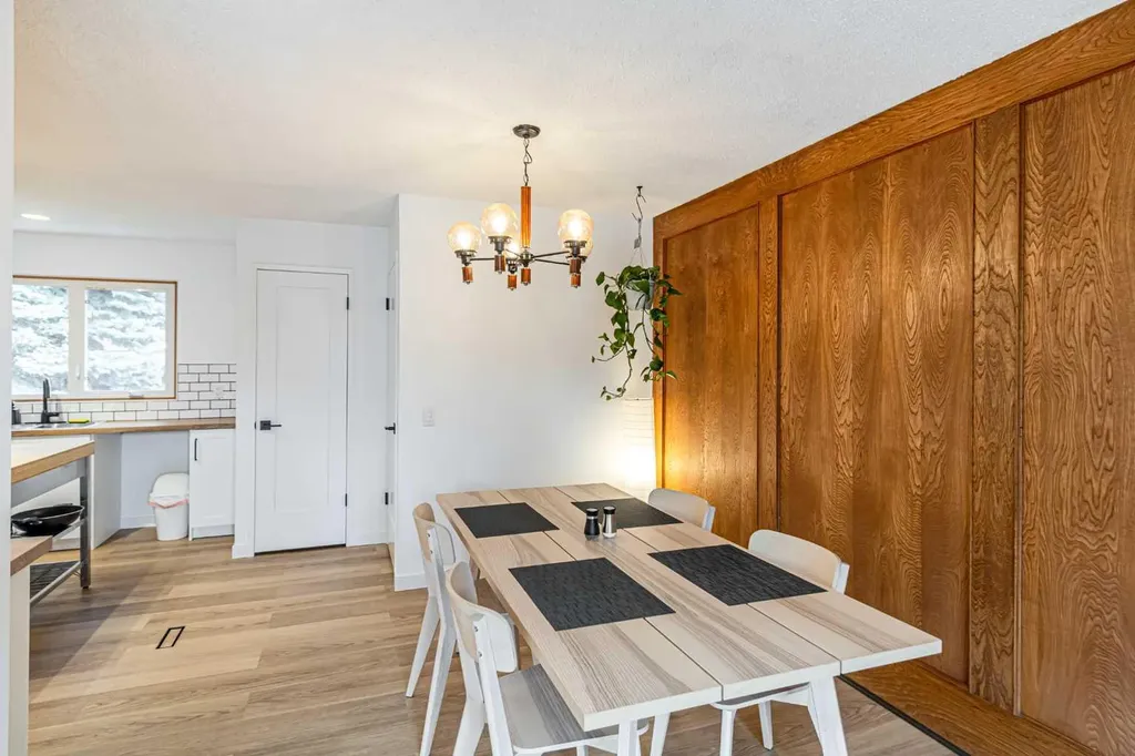 111 Lynnview Way SE Calgary AB T2C 1T4