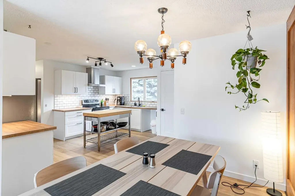 111 Lynnview Way SE Calgary AB T2C 1T4