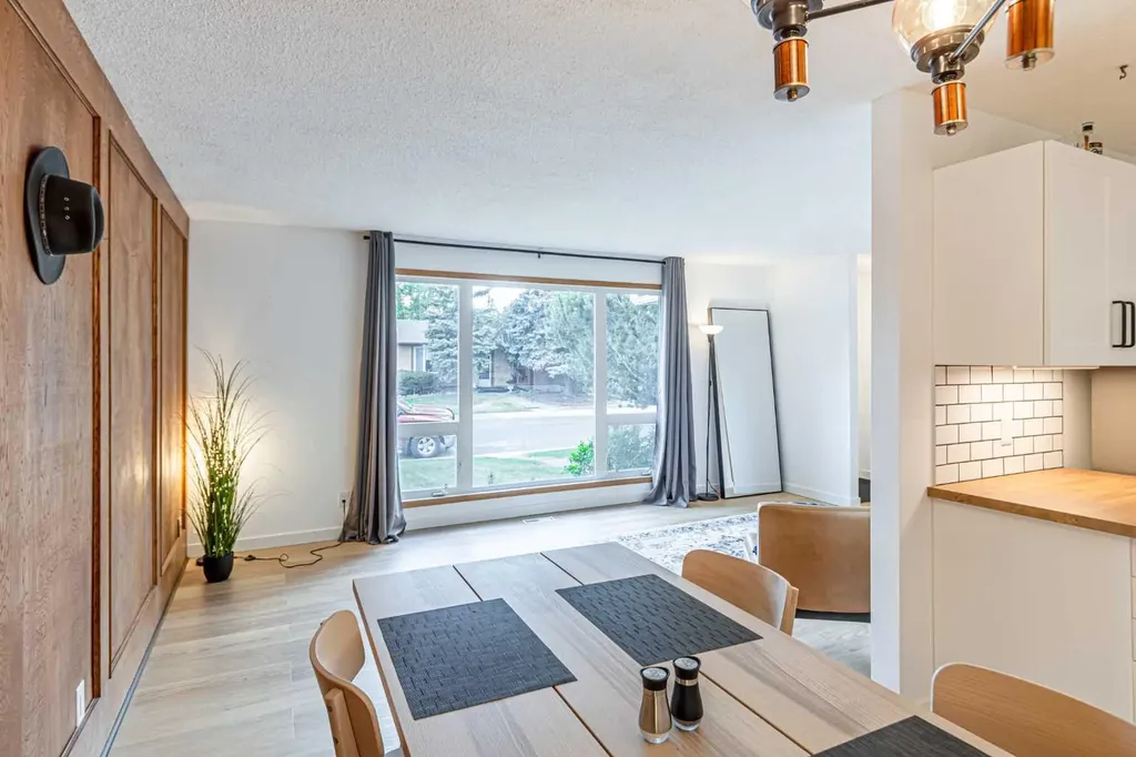 111 Lynnview Way SE Calgary AB T2C 1T4